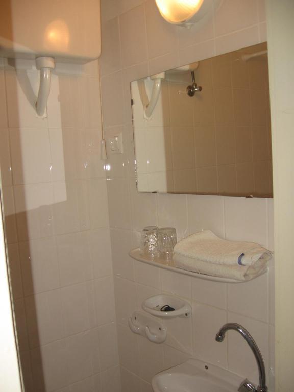 Mater Salvatoris House Hotel Godollo Ruang foto