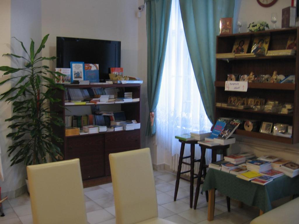 Mater Salvatoris House Hotel Godollo Bagian luar foto
